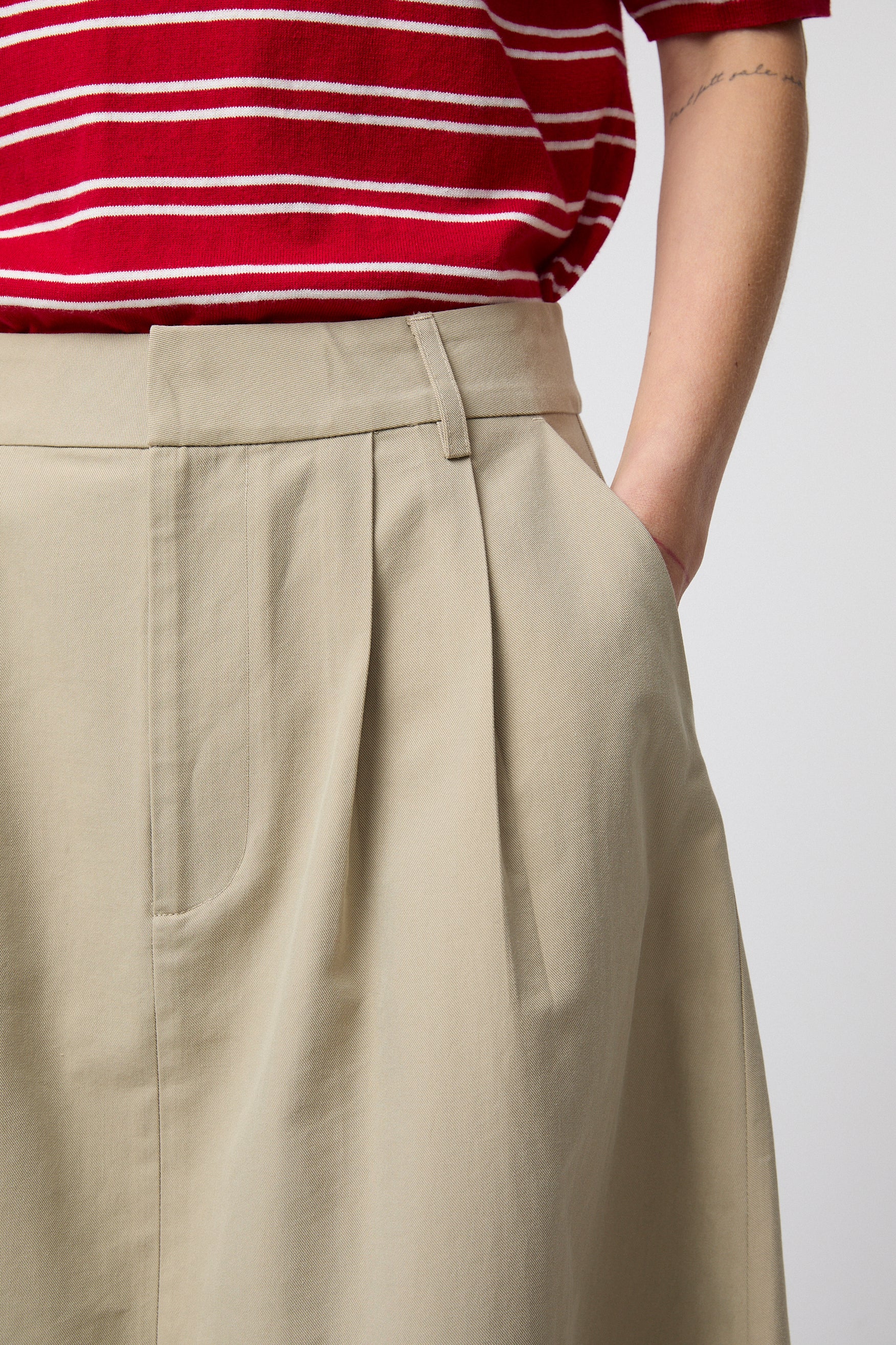 Poet Pleat Skirt Khaki
