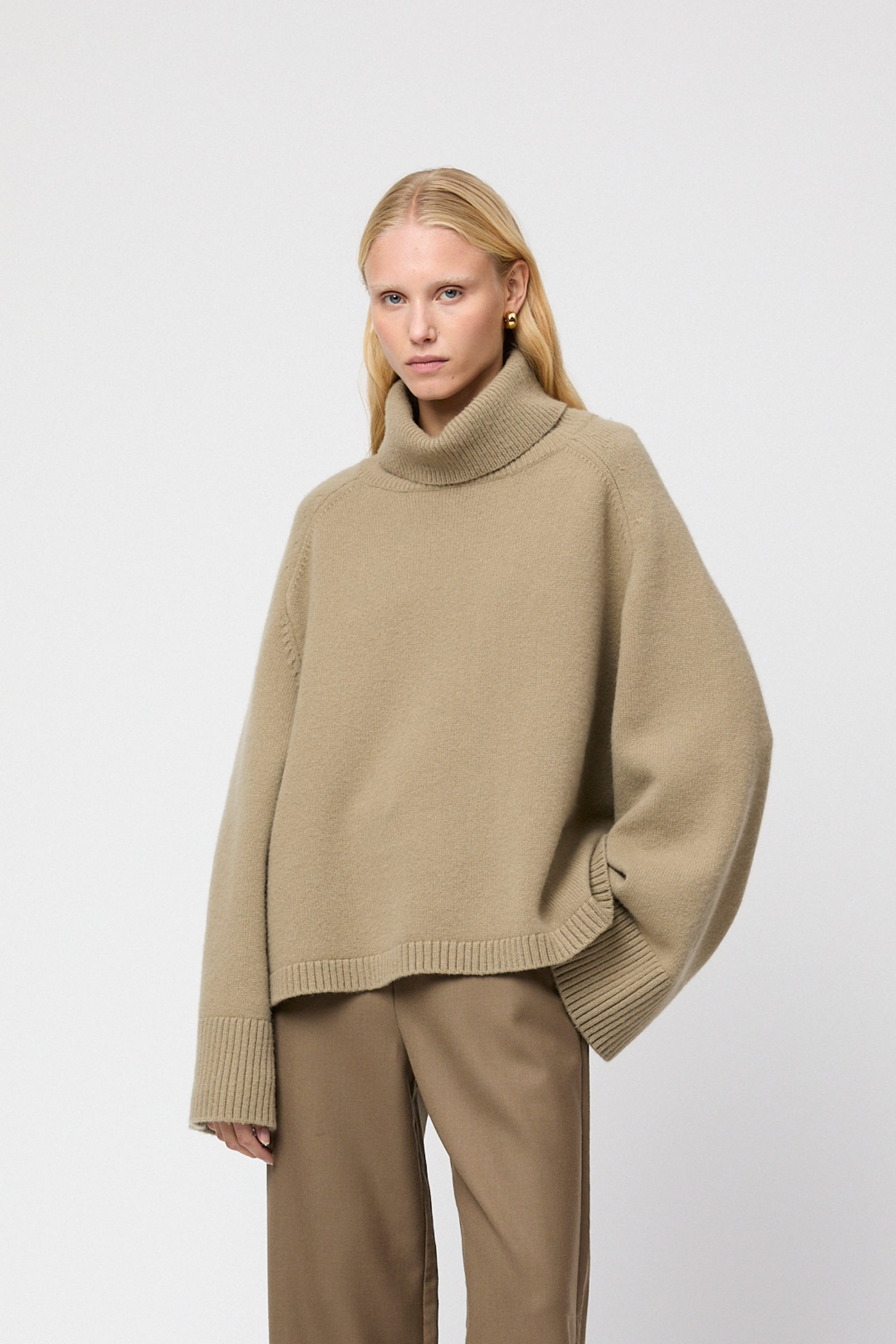 Issa Turtleneck Sweater Olive – Fall Winter Spring Summer